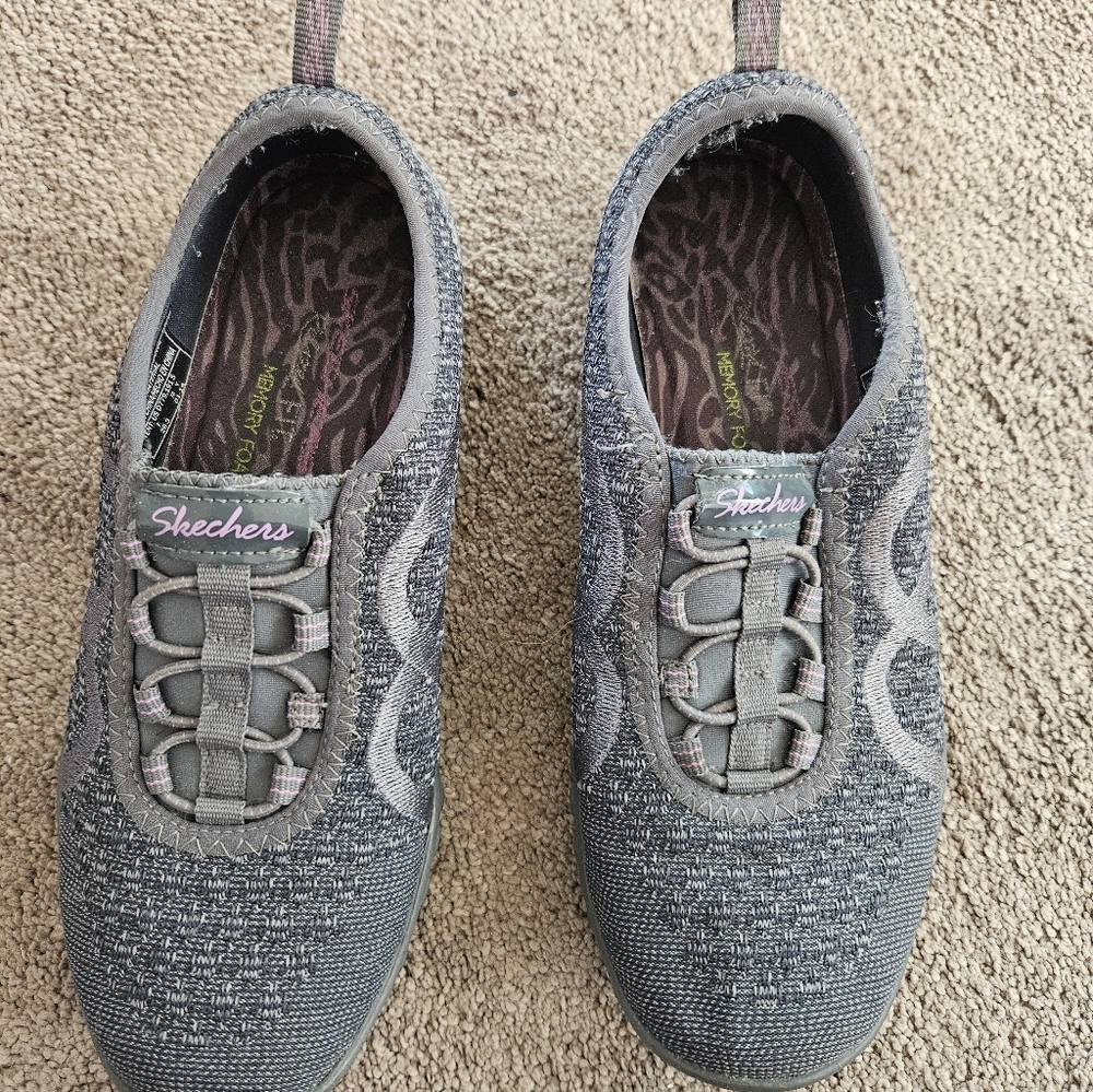 Skechers Women's Gray Knit Sneakers size 6 - Picture 1 of 6